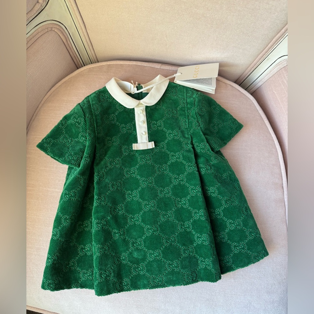 ⭐️OPEN TO OFFERS ⭐️
Gucci Green Kids Button Down Shirt with White Accents